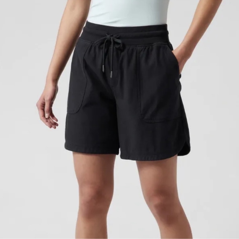 Athleta Farallon Midi Shorts Black Small